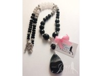 Ogrlica od ahata, rutilkvarca, belog žada i čeških perli