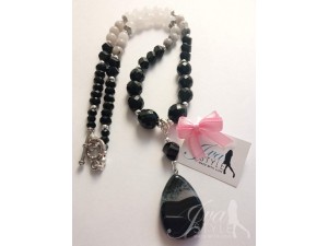 Ogrlica od ahata, rutilkvarca, belog žada i čeških perli