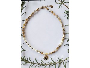 Elegantna ogrlica od bisera i školjki