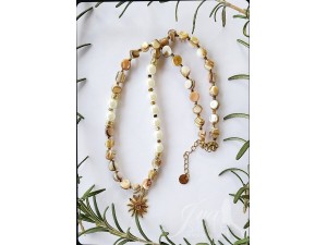Elegantna ogrlica od bisera i školjki