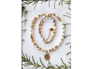 Elegantna ogrlica od bisera i školjki